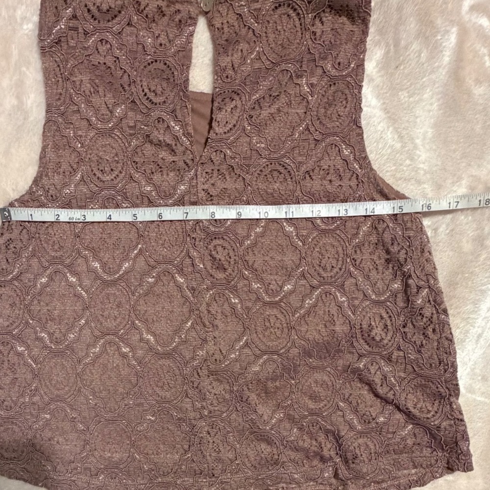 Altar'd State Mauve Lace Sleeveless Keyhole Back Top R10395 Small - Picture 8 of 10